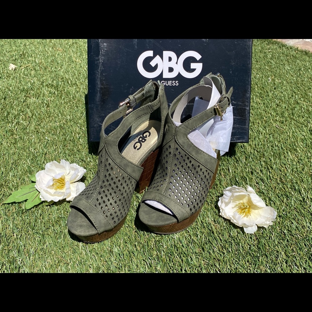 Guess Shelli Peep Toe Casual Platform Sandals